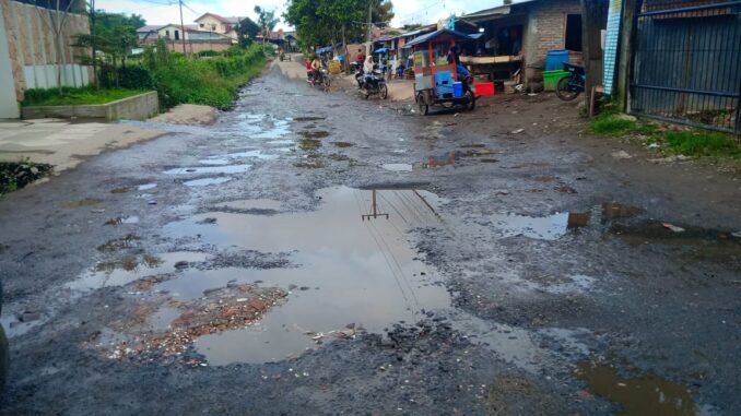 0801 karo - Jalan Simpang Korpri ke Kantor Camat Berastagi dan Gurusinga Berantakan Jalan Simpang Korpri