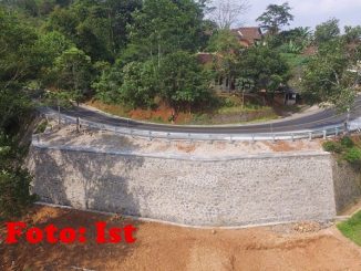 Tembok penahan tanah telah selesai dikerjakan dalam Paket Penanganan Longsoran Pameungpek-Bts.Kab Ciamis/Majalengka (Cageur)-Bts.Kota Ciamis tahun anggaran 2021 yang dikerjakan penyedia PT. Hantar Masa.