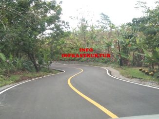 Marka jalan berwarna kuning dan putih menghiasi Jalan Bagbagan - Jampangkulon – Tegalbuleud yang telah selesai diaspal. (Foto: InfoInfrastruktur.com)